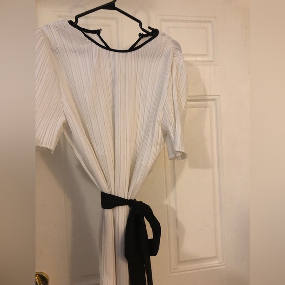 🫶🏻~Pleated Pure White dress- - Picture 5 of 10